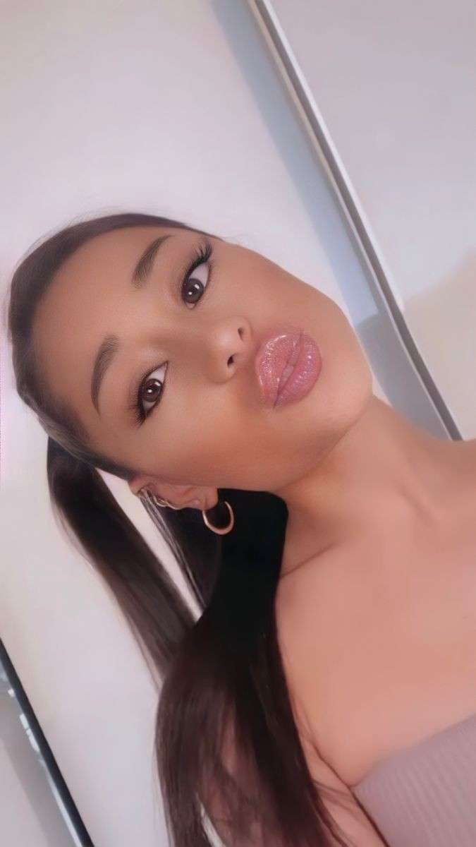 More Ariana Grande face/lips porn to goon to ?
