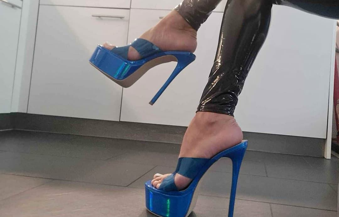 Click to view full size Blue High Heels ??