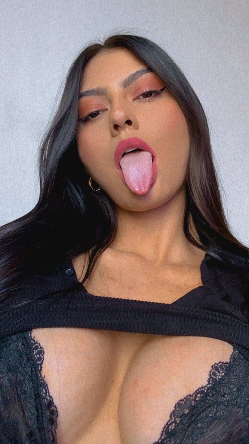 Supermodel goddess drinks sperm from 100 men