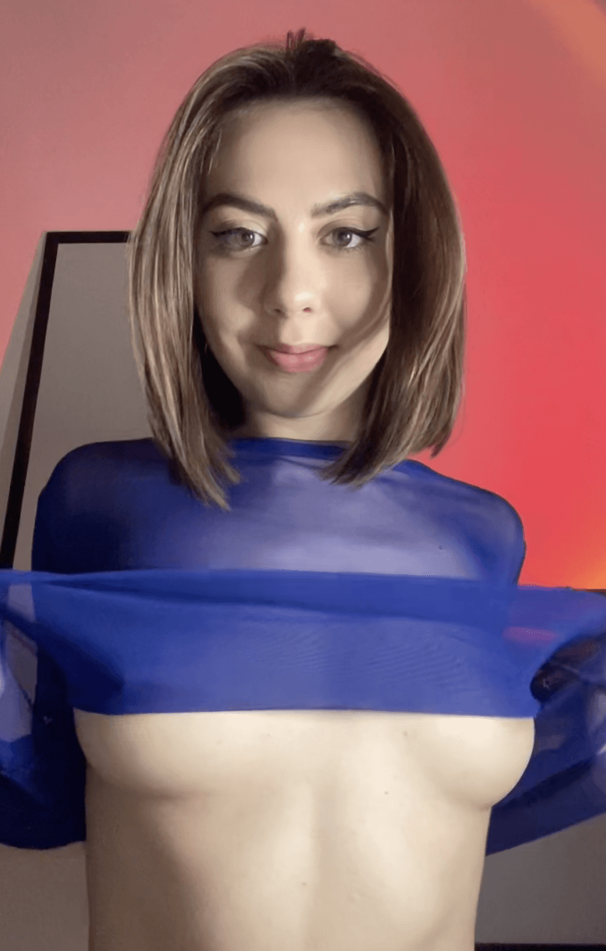 Showing my cute boobies