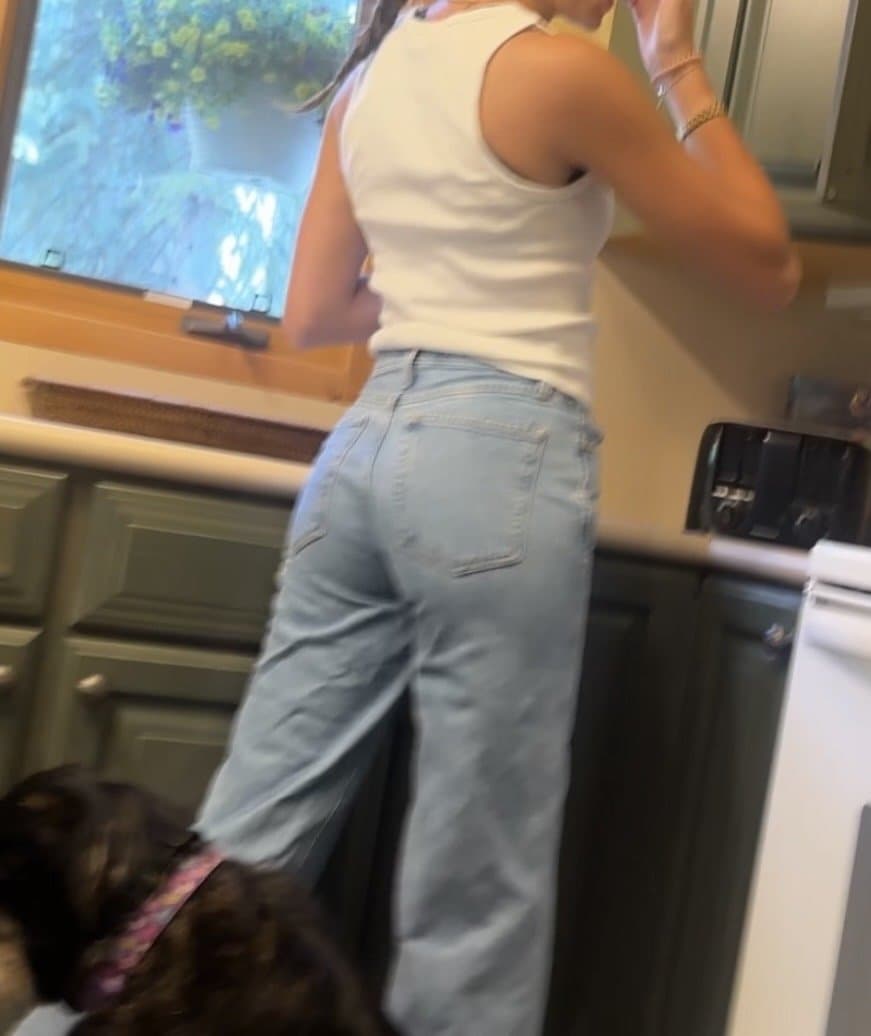 Amatuer Creepshots of my friends sister.