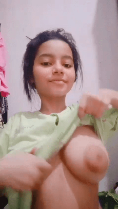 Novinha com rostinho de coelho de desenho dos peitãos - COMPLETO ? mixadulto.com