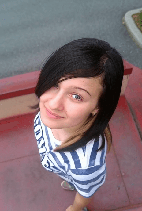 miki showing her panties