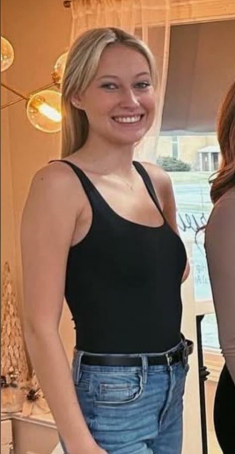 Click to view full size In case any BBC missed when I posted my drunk snowbunny cousin earlier. Hmu for more