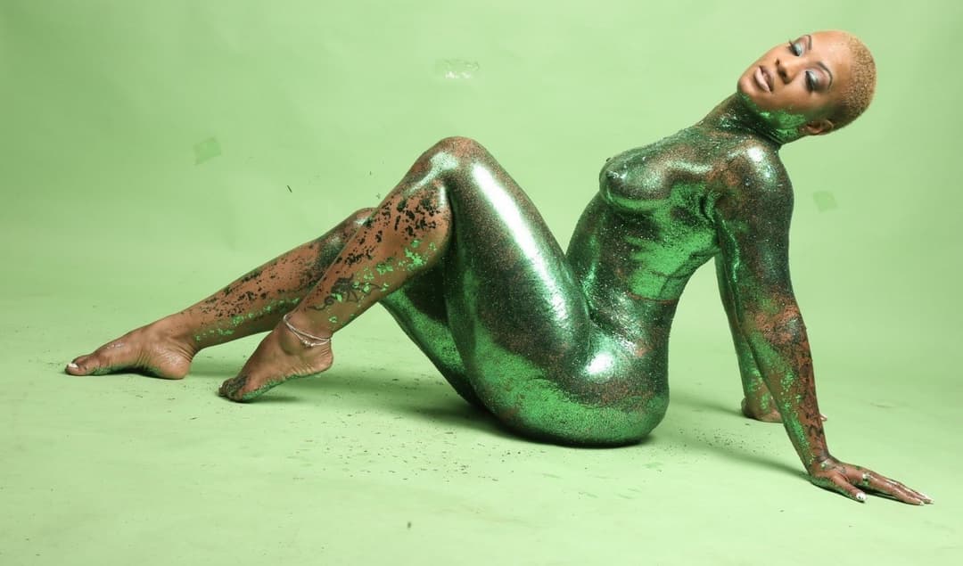 Short hair blonde body paint glitter big booty tomboy