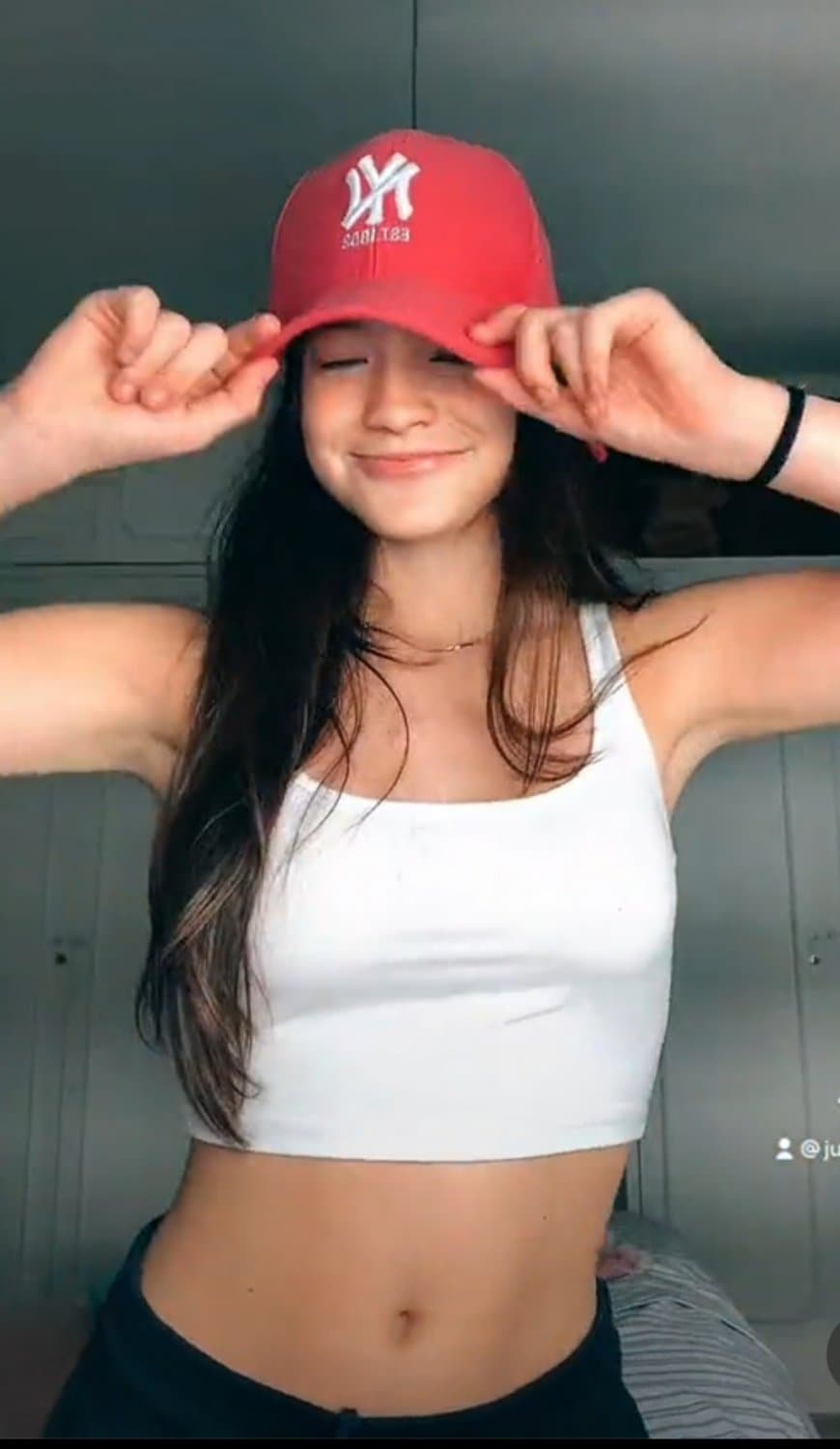 Click to view full size Teen goddess Júlia - sub