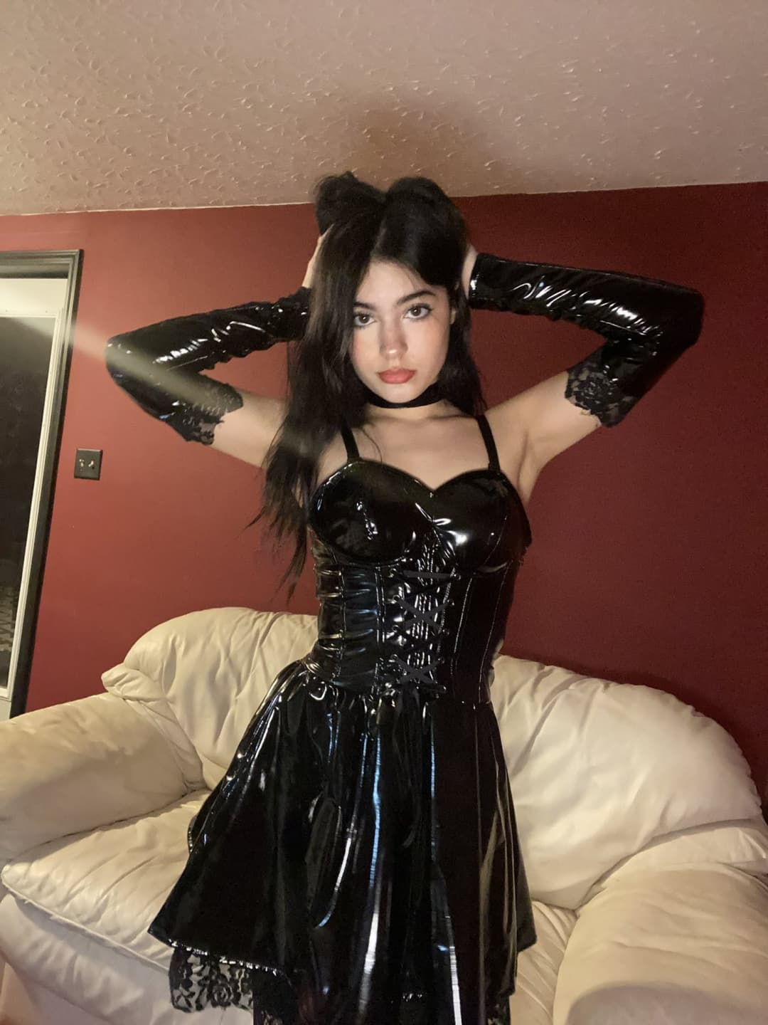 White emo slut is a dirty slut and spreads her pussy