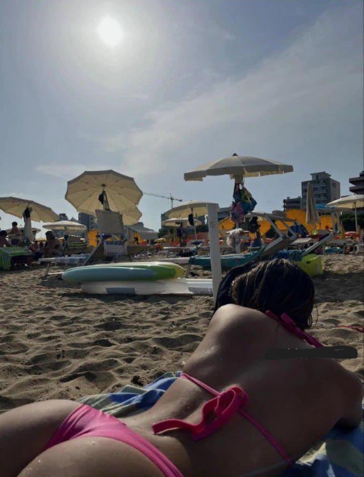 Click to view full size Iris, HOT tik toker blonde teen ?