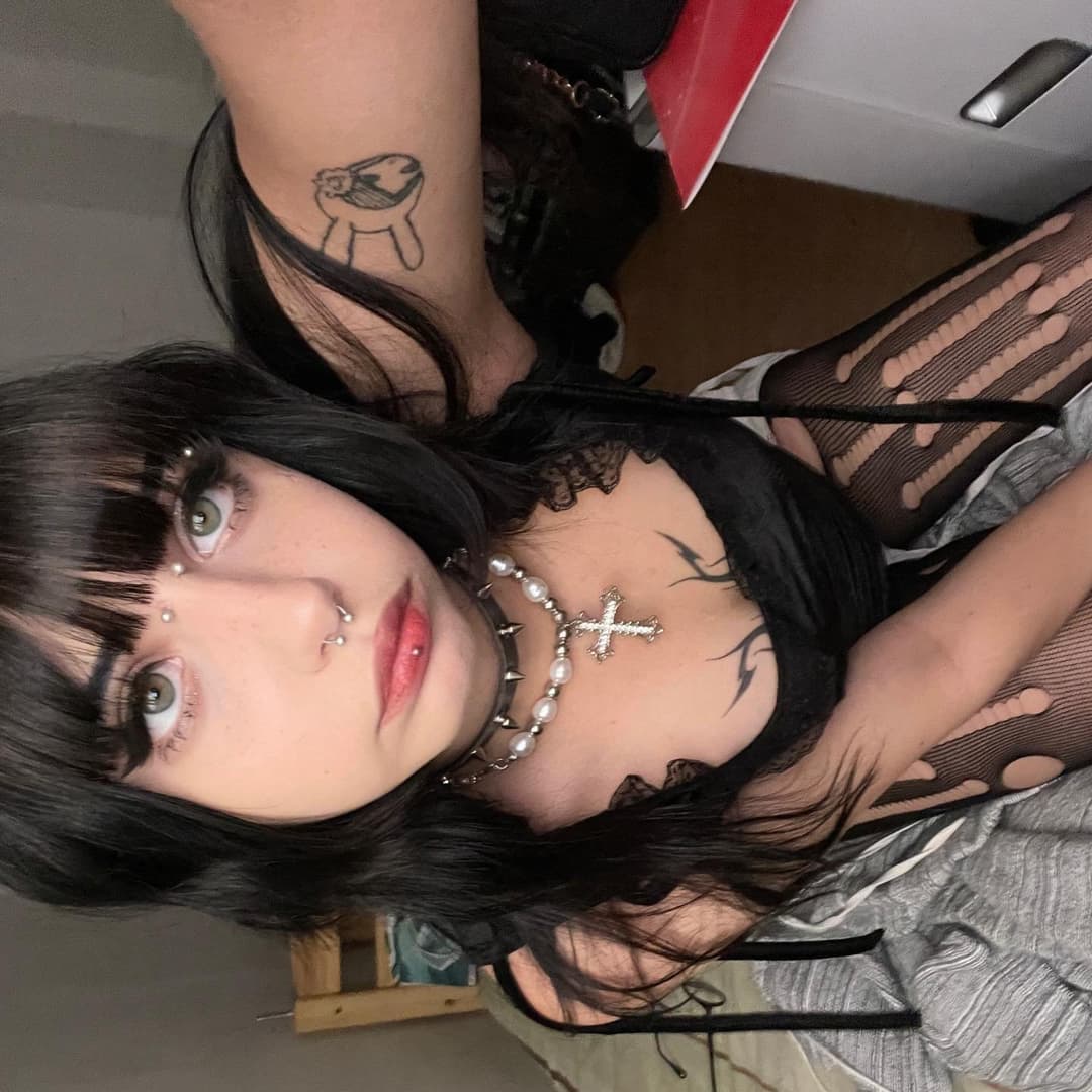 Venezuelan gothic slut