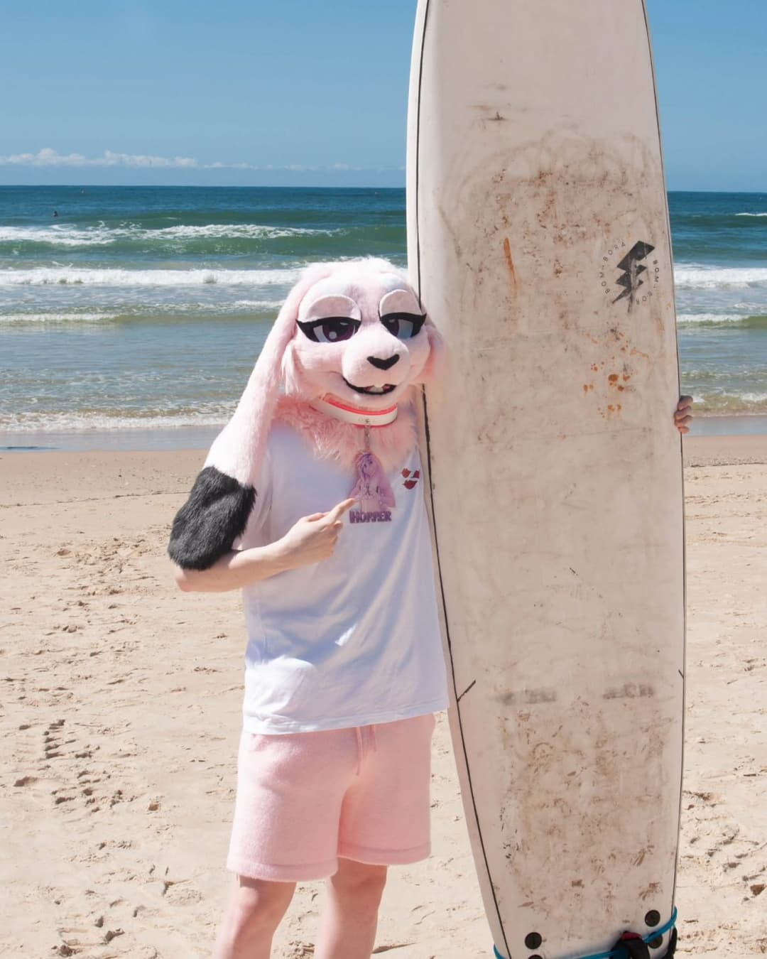 [FURRY] ??? Australian femboy with pink bunny fursuit (bňüŷÿbüņș/ĦöppëřĦöpș_)