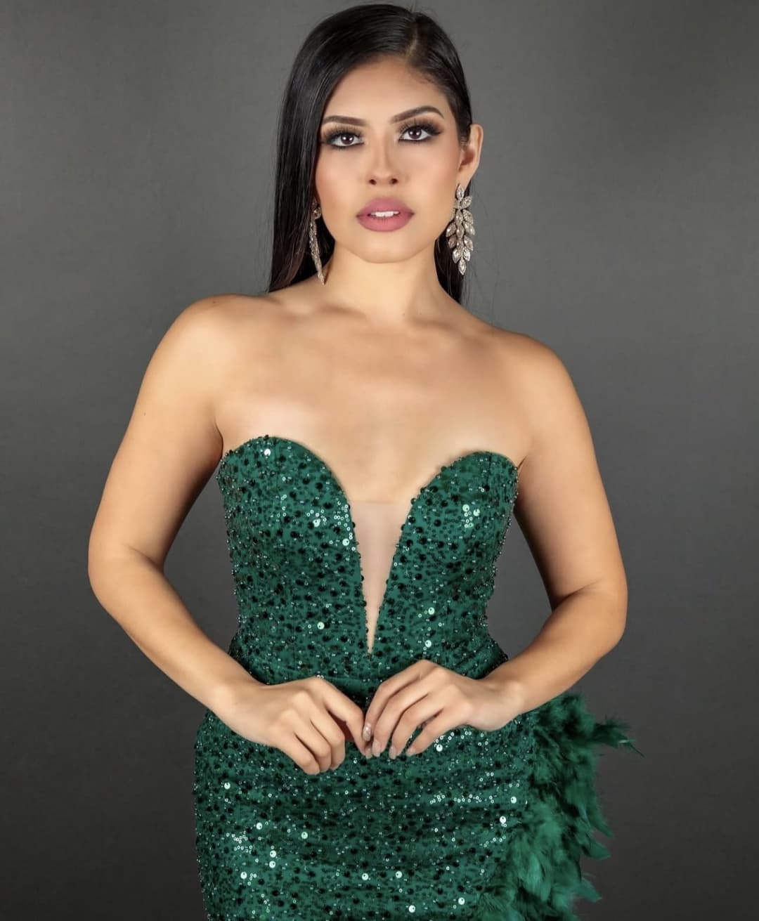 Kimmie Q97 from Fresno 559 ?goonfuel feet, soles, legs, nips, tribs. I love jerking to her ?