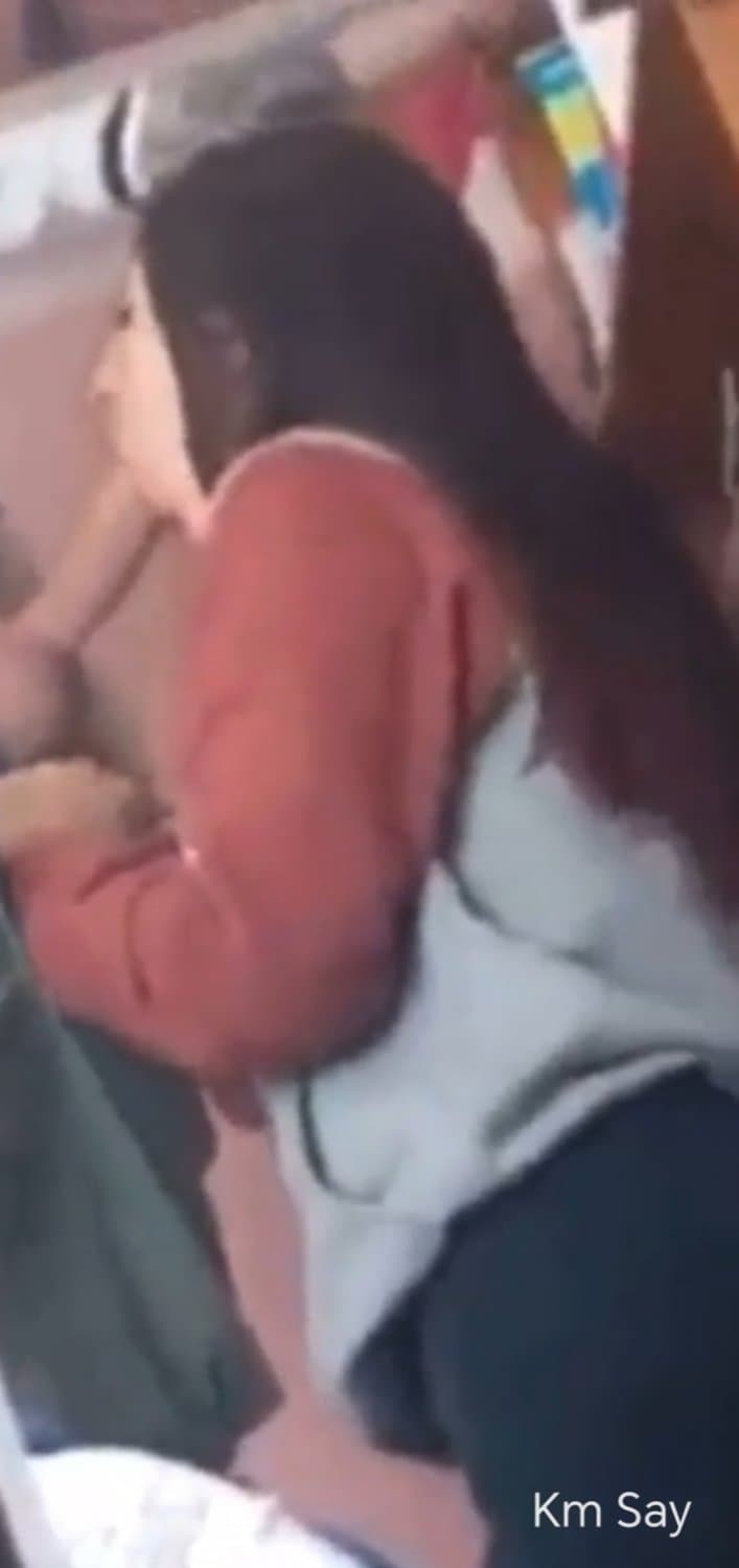 Hermanastra entra al cuarto a mamame la verg xq dice ser mi put4 mi perr4 q saca leche.