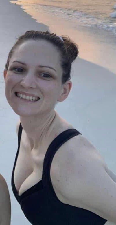 Anybody recognize this busty Mardi Gras flasher? ?