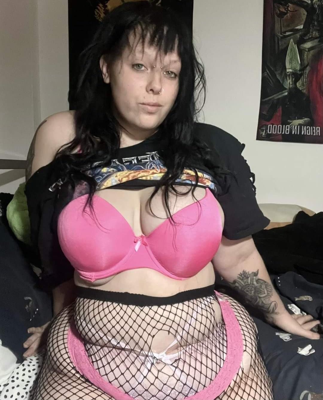 Click to view full size Hot alt BBW, does anyone have her nudes?