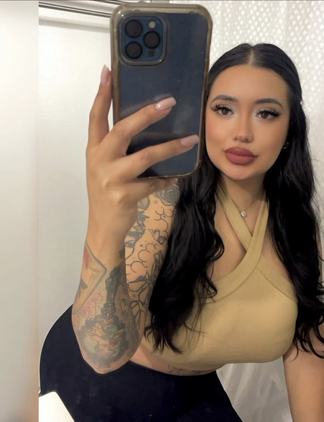 Thick Busty latina Daniella