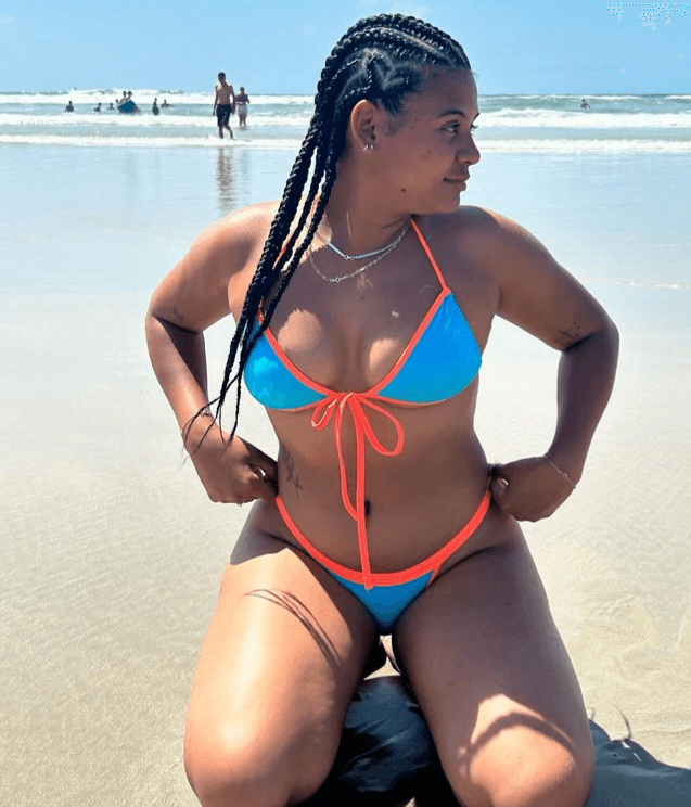 Mais um dia na praia, dessa vez de laranja e azul