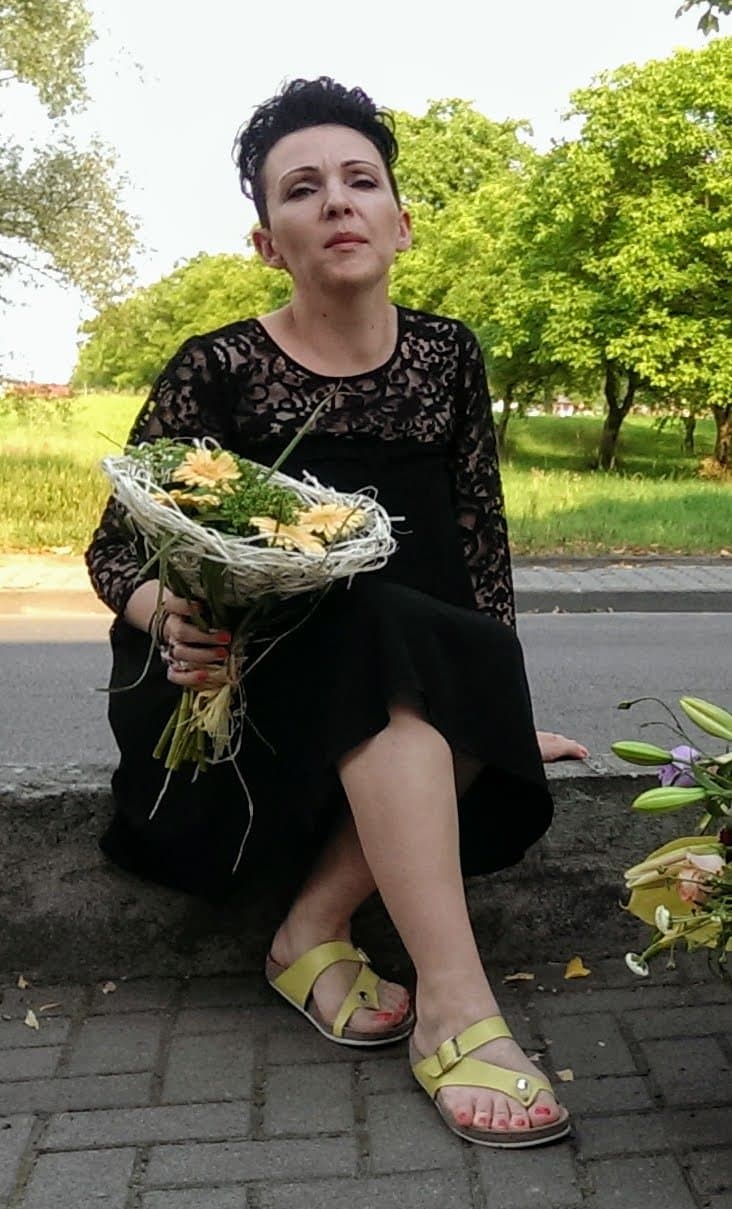 Slut of the week - short haired brunette.