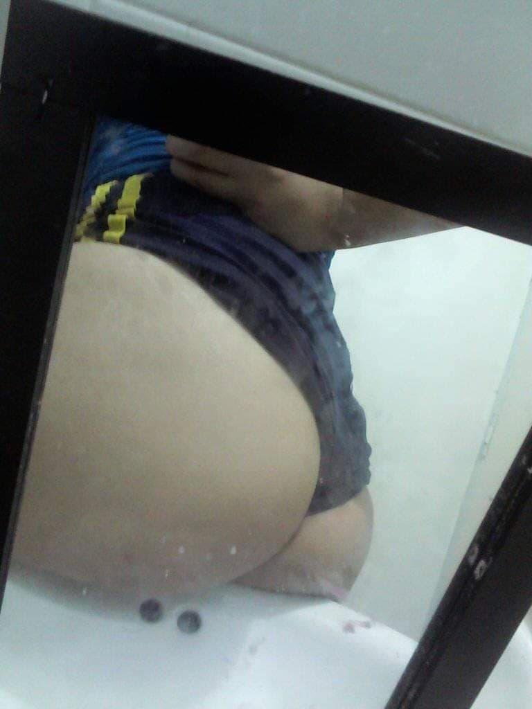 Blanquita culona y tetona deliciosa