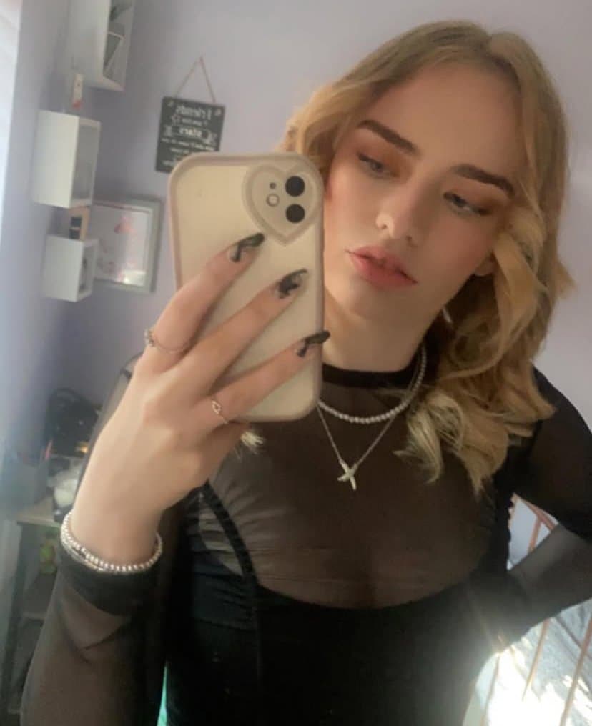 Repost teenage webslut Jamie Carrier to see her ass pic