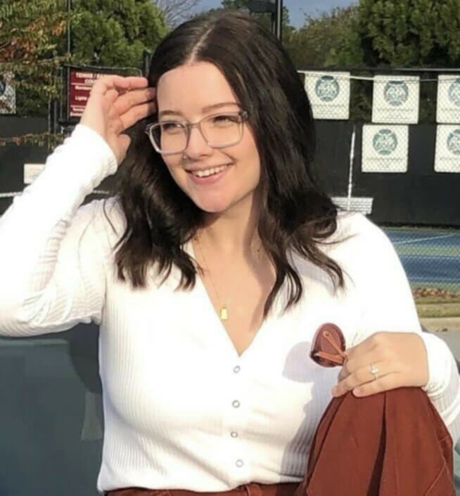 Riley Chatpic slut, going in private in 1 hour, be sure to like before she goes private