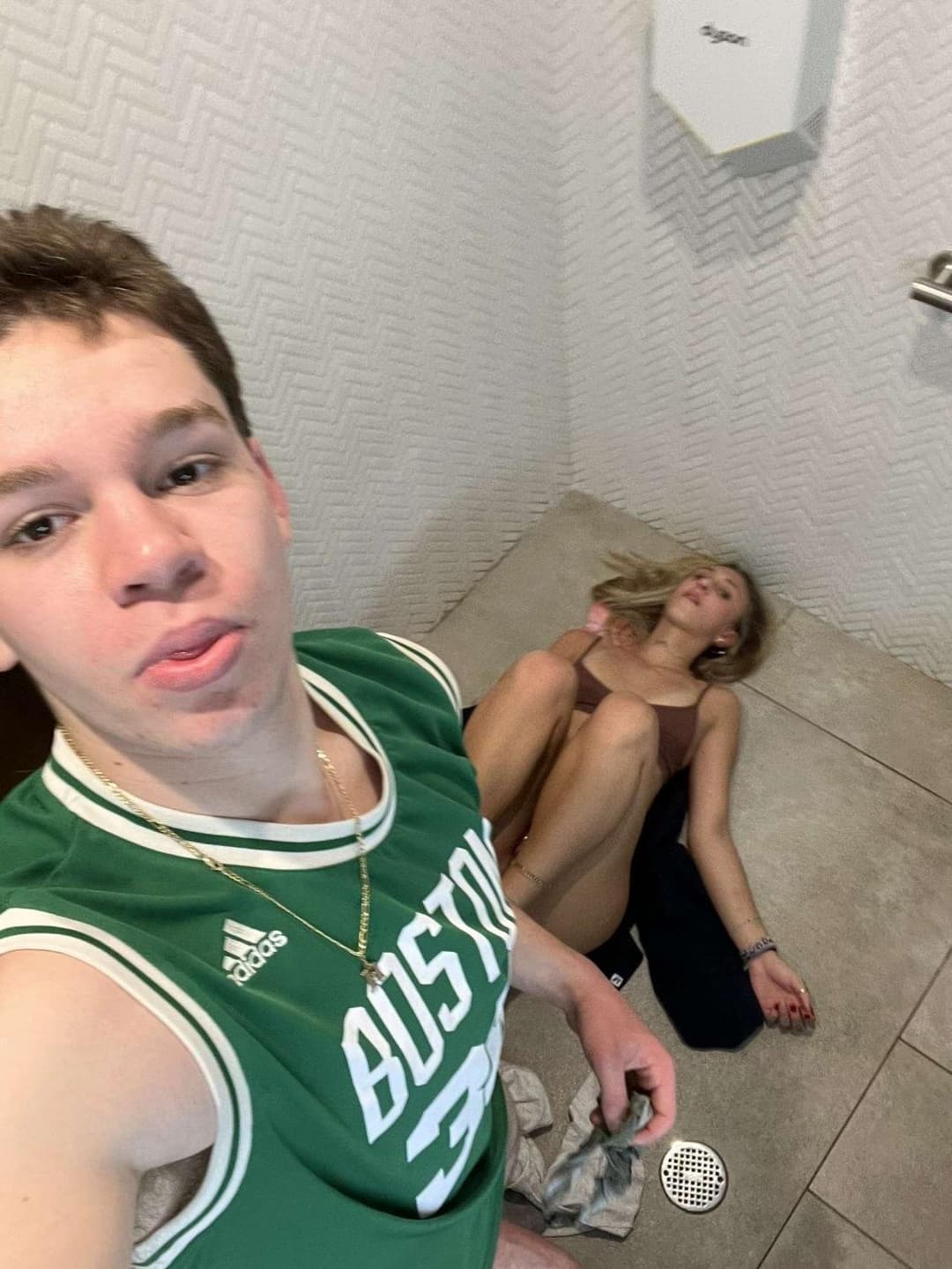 This is one crazy college girl lads!