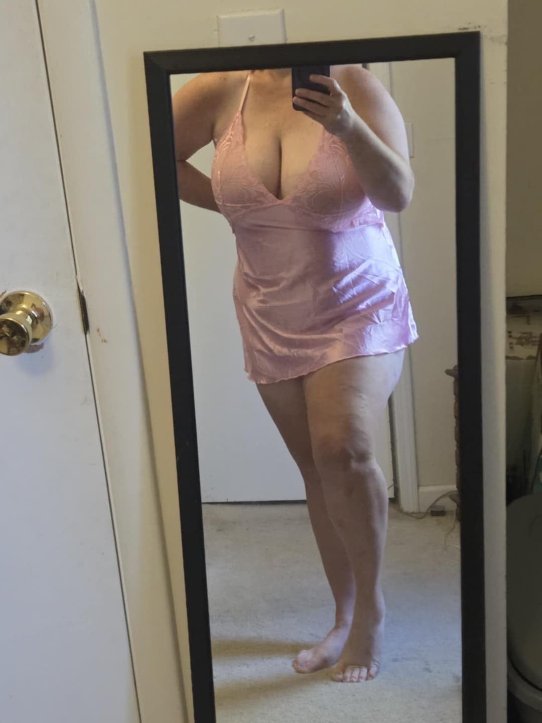 Click to view full size Big tit milf masterbates to loud orgasm