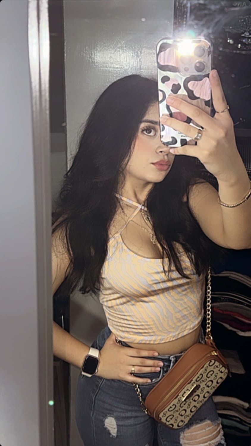 Chaparrita nalgona con algunos fakes