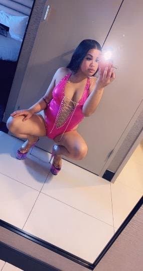 25 year old Small Asian escort in San Francisco doesn’t like bbc because she is to small for it