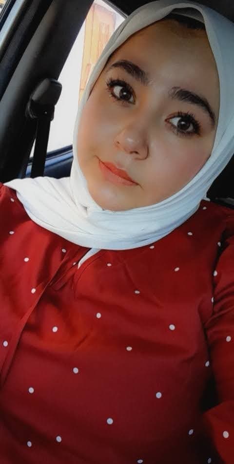 Hijab arab girl showing her boobs