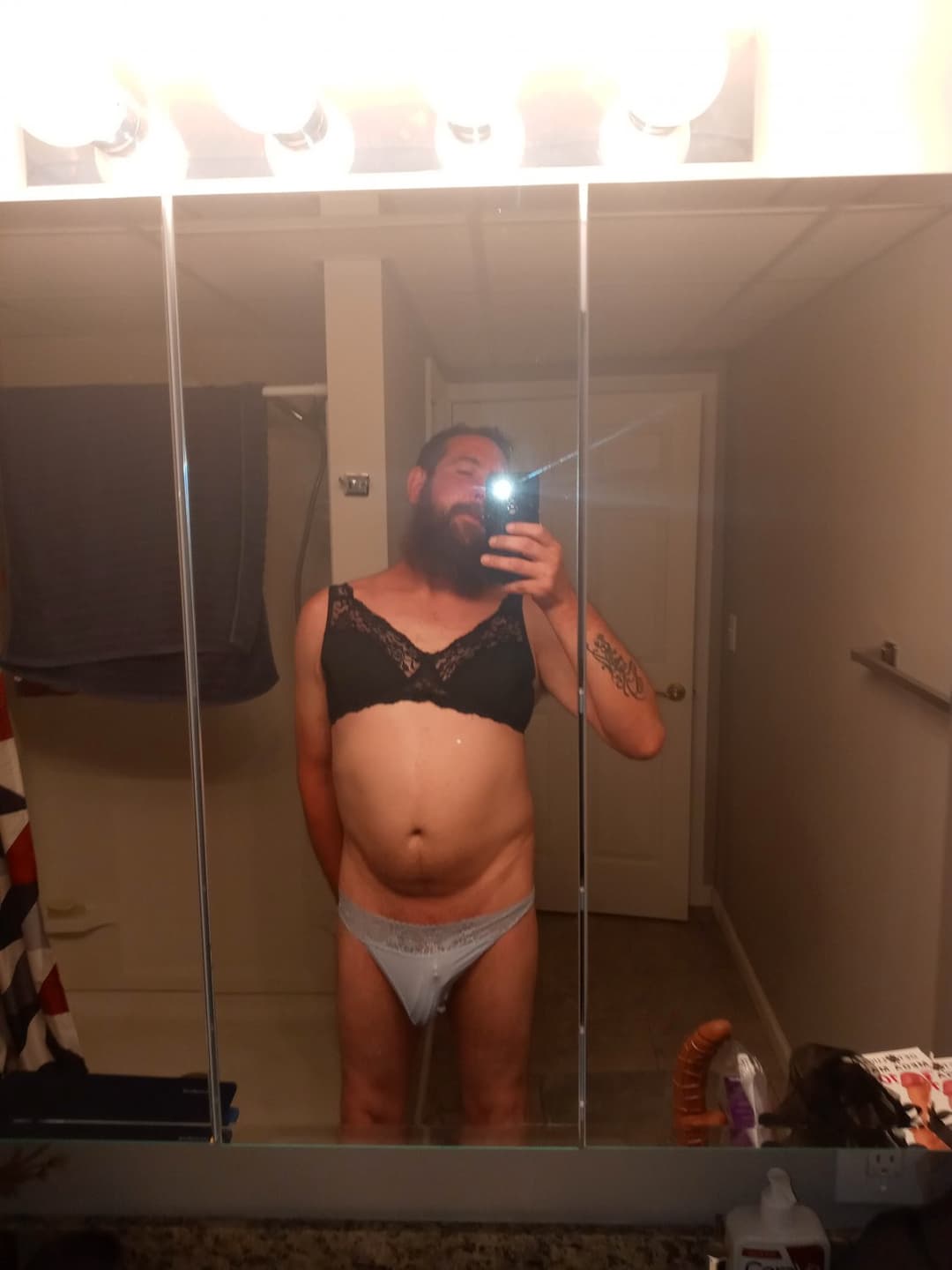 I might be a pig slut bit i own sissy cuck send me cock pics and humiliate my fag and me