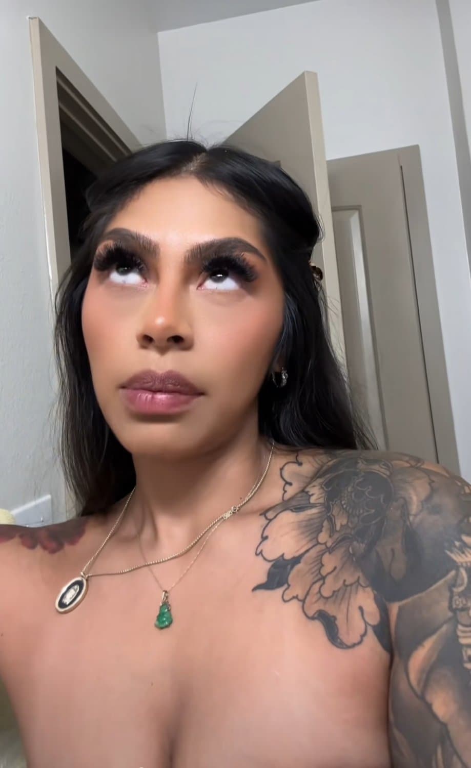 Sexy Latina MILF, Pregnant, Feet, Fit, Comments Welcomed.