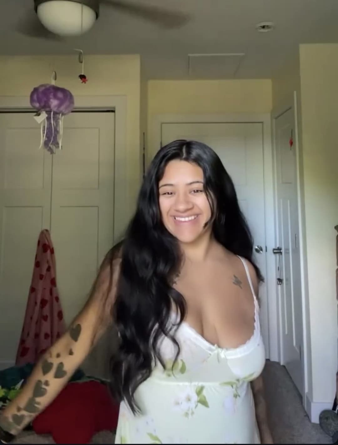 IRL (Julie) who used to strip, have an onlyfans, and cam (DM if you have more)