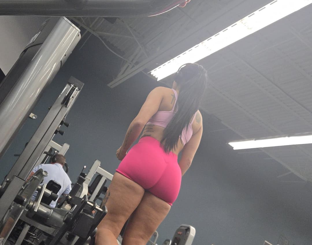 Pink Latina vs pink pawg. Which one you picking ? Not oc