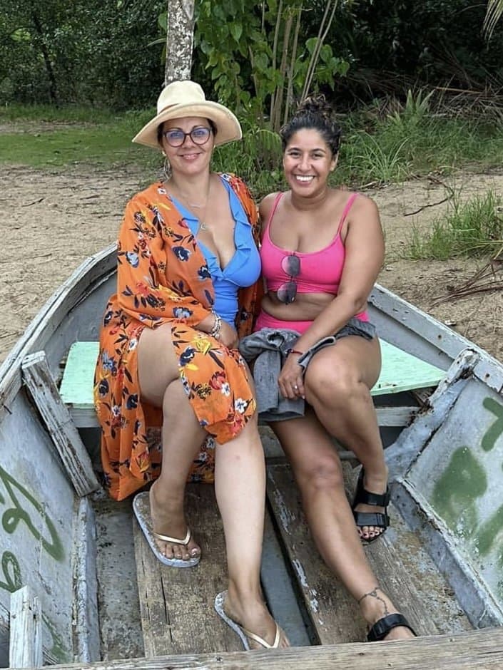 Milf with pretty feet and big melons