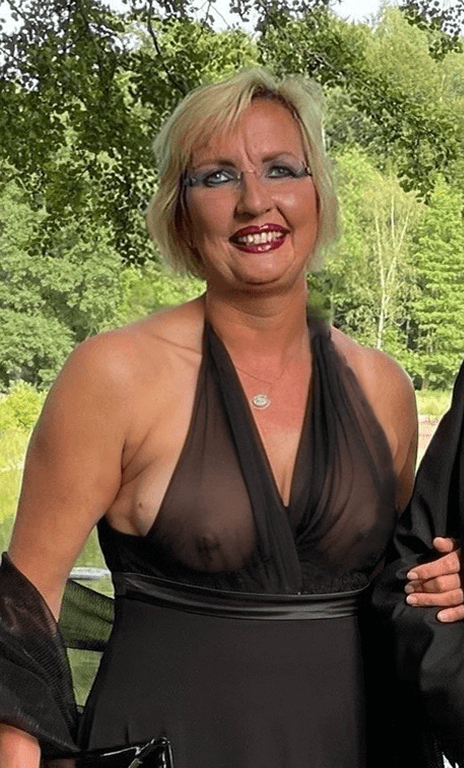 Dildoing Dutch cumming babe