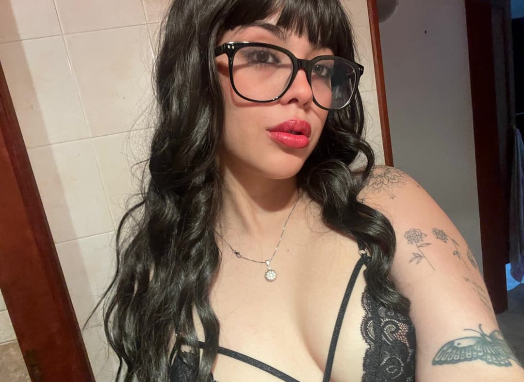 Glasses make me dominant… and you submissive