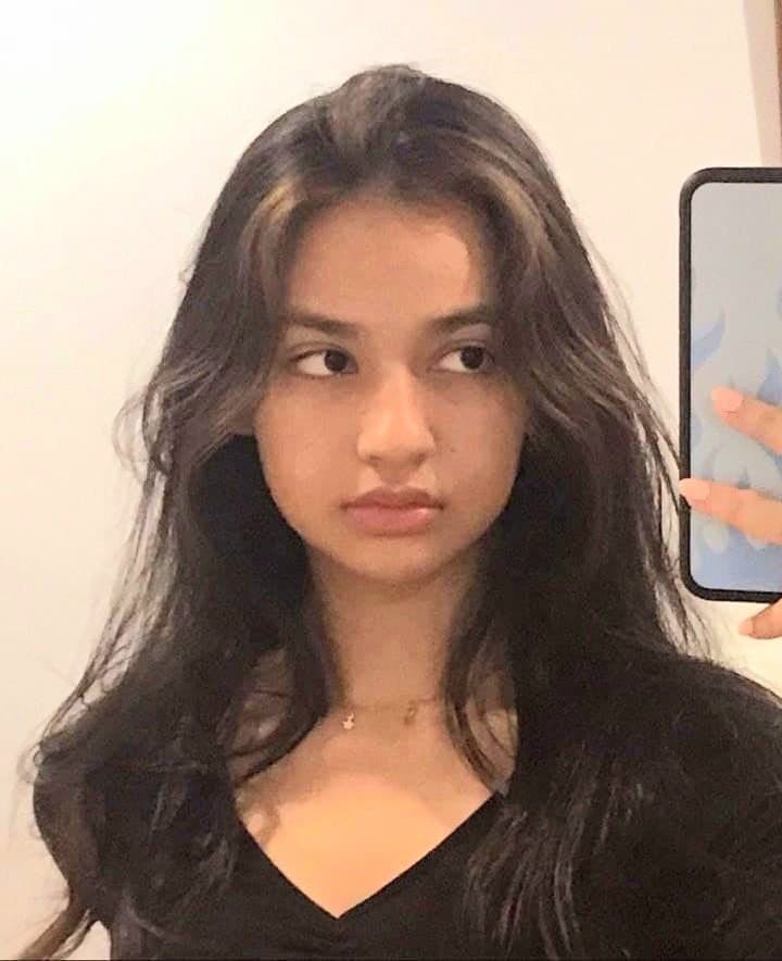 Desi South Indian Rich Very Beautiful Cute Instagram Influencer Homemade Full Nude Show Selfie