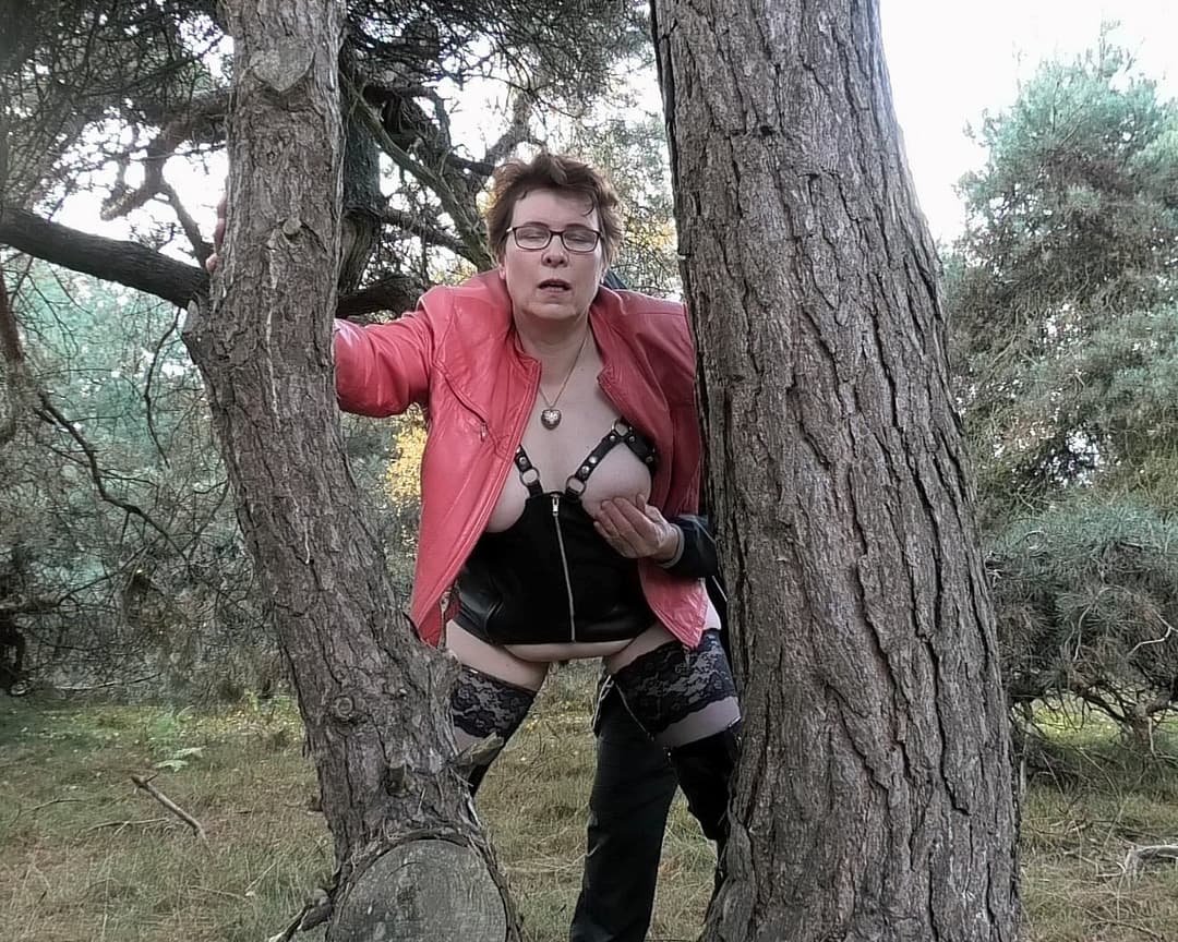 Cute horny curvy housewife as amateur prostitute on an escort anal date in public