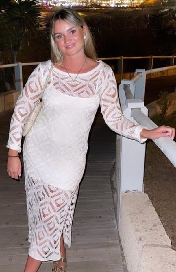 Livia her sister larina and mother Michelle family pic