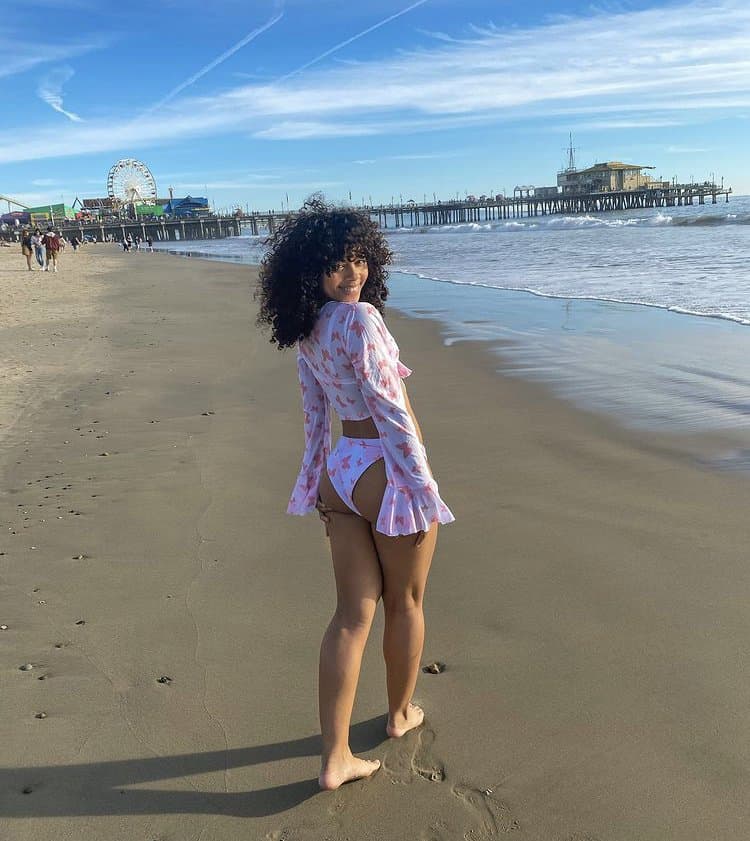 Curly Hair Super Sexy Bikini Teen Model Keyatta