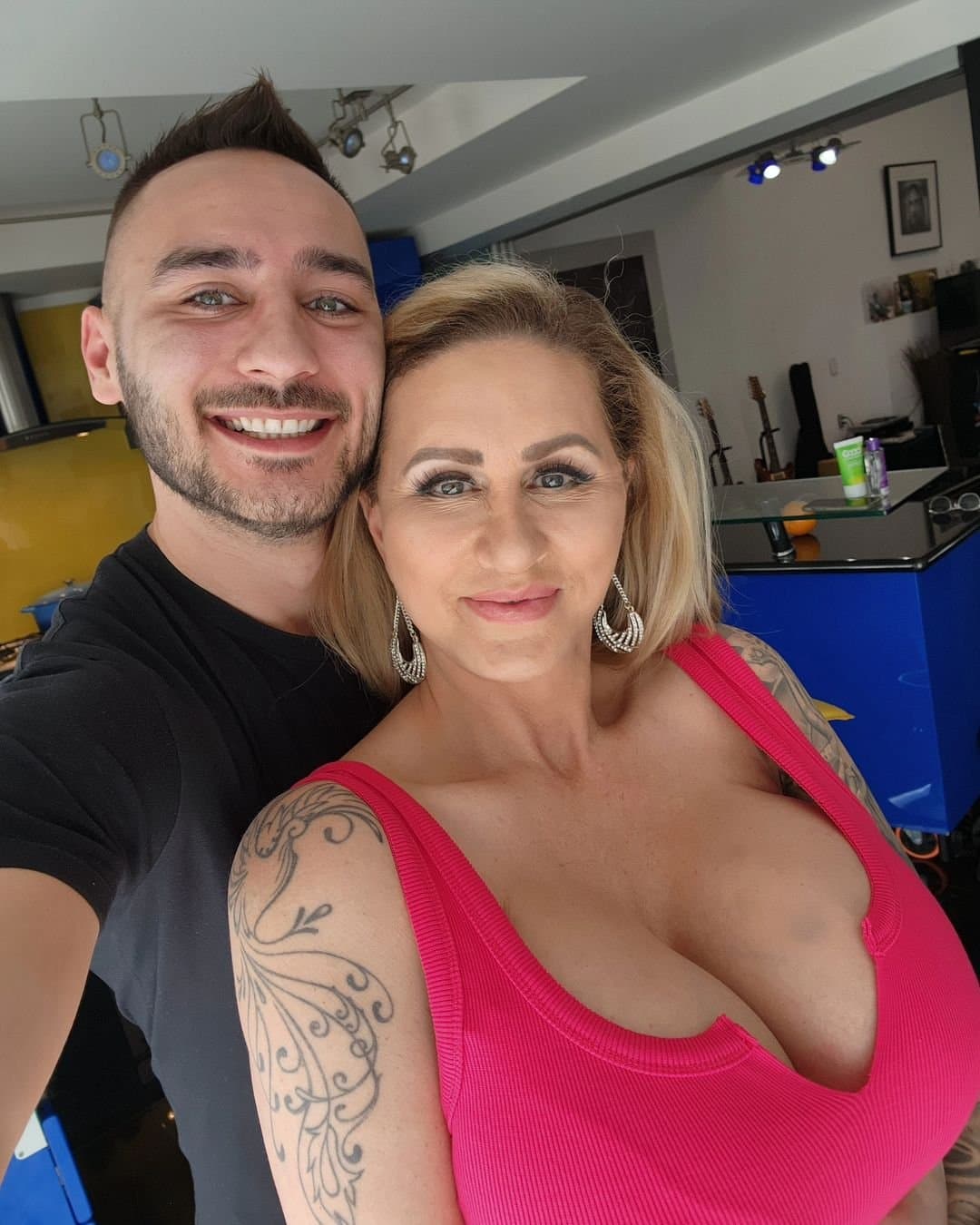 Los amigos de Mamá y mensajito para mí ??