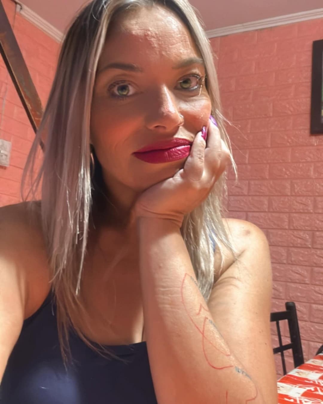 Haberme cogido a la mamá y unos años mas tarde a su hija fue excitante, las dos la chupan delicioso