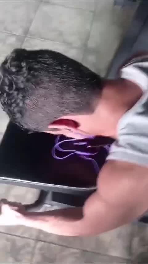 Putita gria por entrenar en el gym se la detona el recepcionista Travis