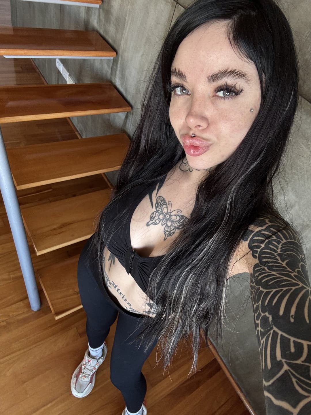 Wanna lick my tattooed pussy tonight Daddy