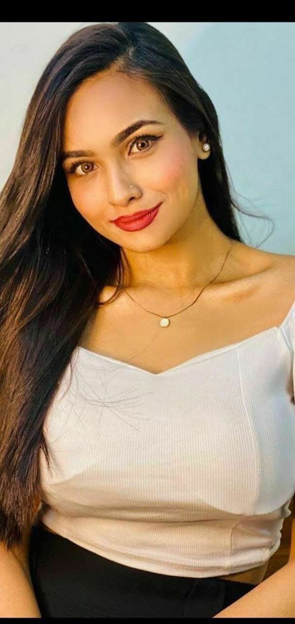 Hot-Milf-Gets-Naked-And-Masturbates