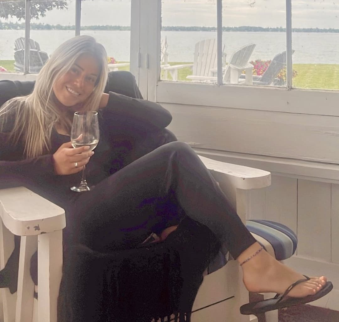 Drunk snowbunny needs both feet & her tight teen pussy covered in cum