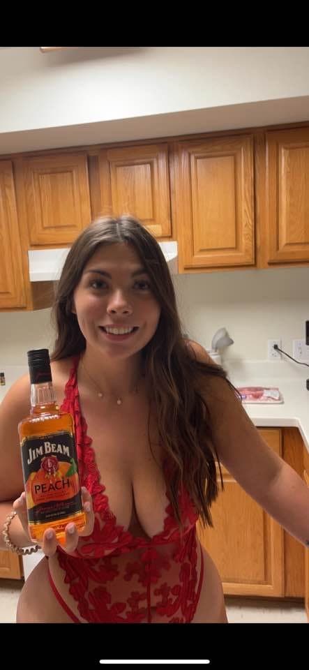 Krysta dm on ses to share yours 055f6eb27fde128b754fbe5136b7a5e68bec1569e349958d35405137d4b9a26d2e