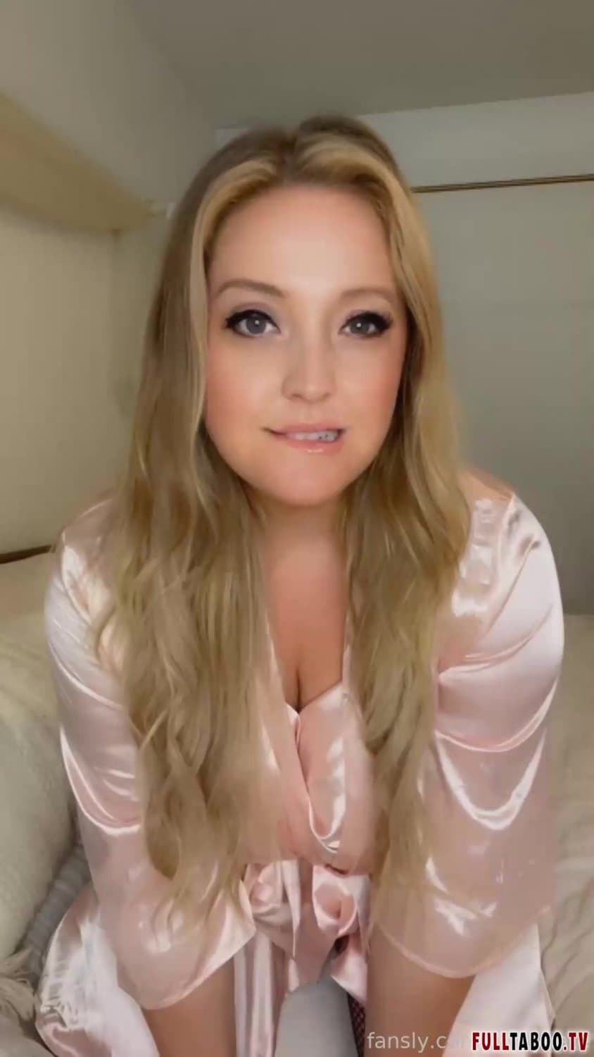 Thick Pregnant Milky Kate, Your Lactating Mom. Begs For Your Cum.