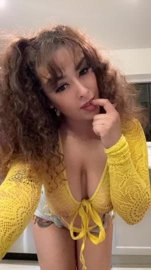curly hair latina Escort In California