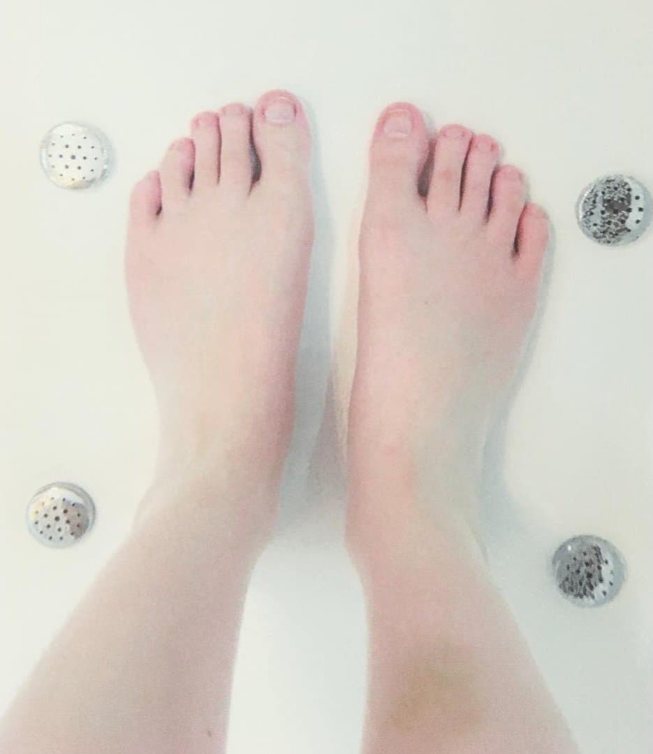 SKINNY EMO SLUT ALLY BEGGING FOR HUGE ROPES OF CUM